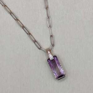 Amethyst rectangular pendant with zircons baguette and silver linked chain