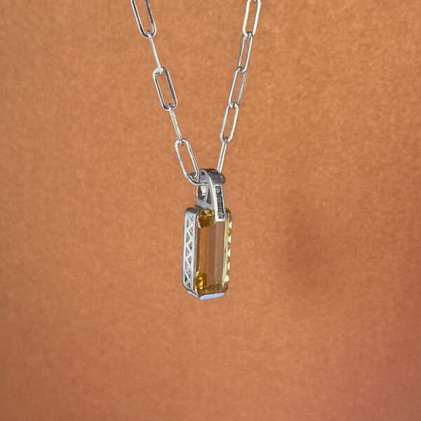 Cetrine rectangular pendant with zircons baguette and silver linked chain