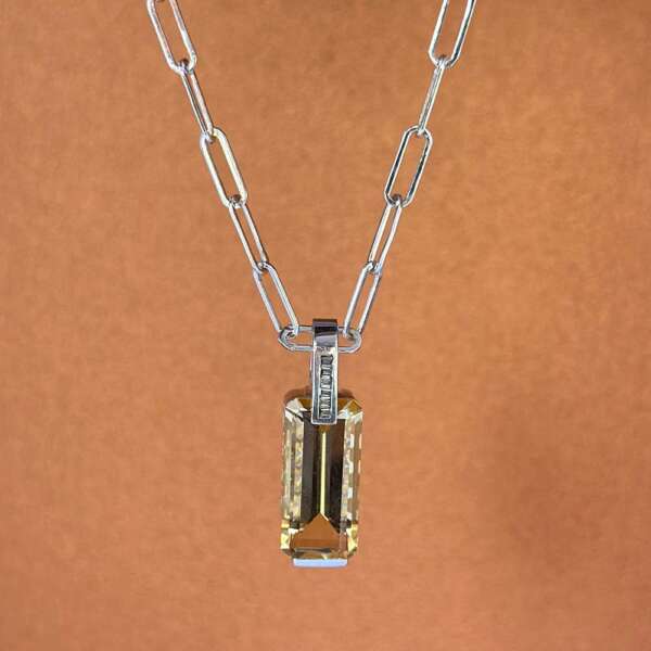 Cetrine rectangular pendant with zircons baguette and silver linked chain