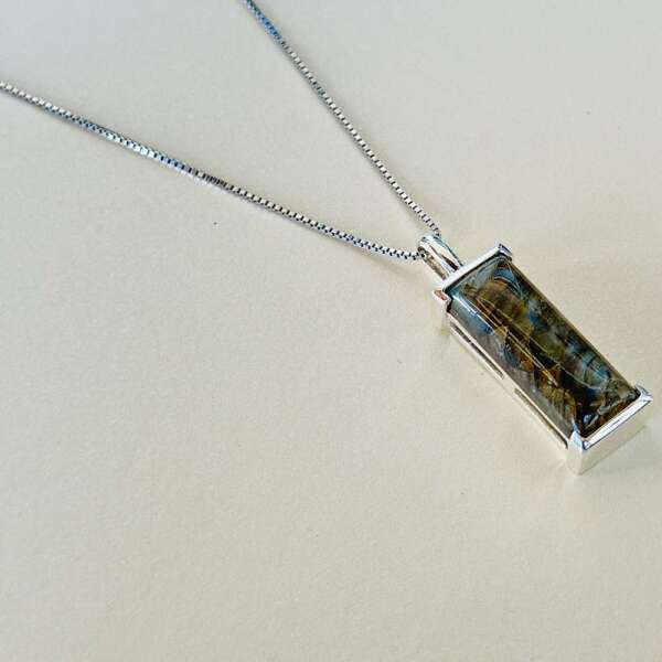 Labrodorite rectangular pendant with plain silver chain